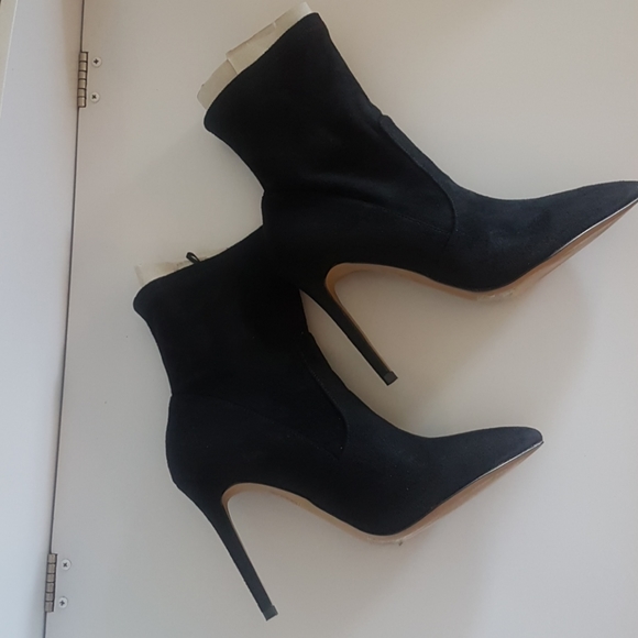 Forever 21 Shoes - ⚠️SALE⚠️🌻FOREVER 21 FAUX SUEDE SOCK BOOTIES🌼🌻